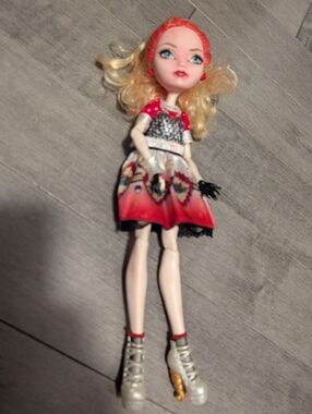 Ever After High Hat-Tastic Party Apple White Mattel Doll
